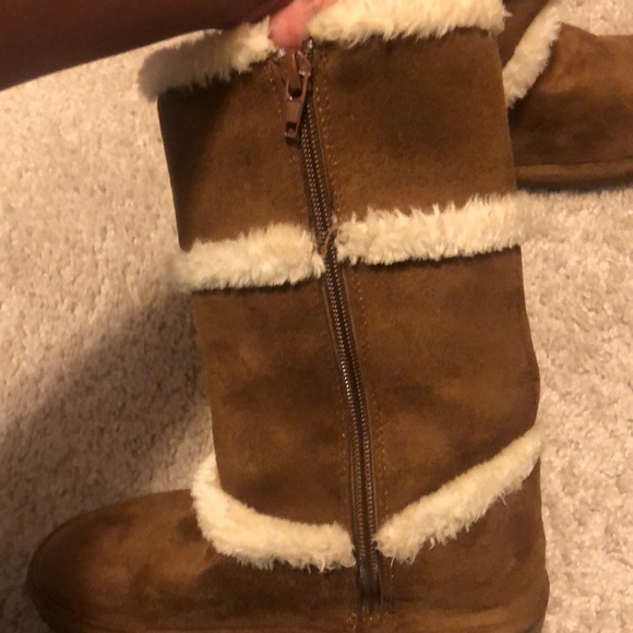 Michael Kors little girls boot with faux fur detailing - Picture 3 of 7